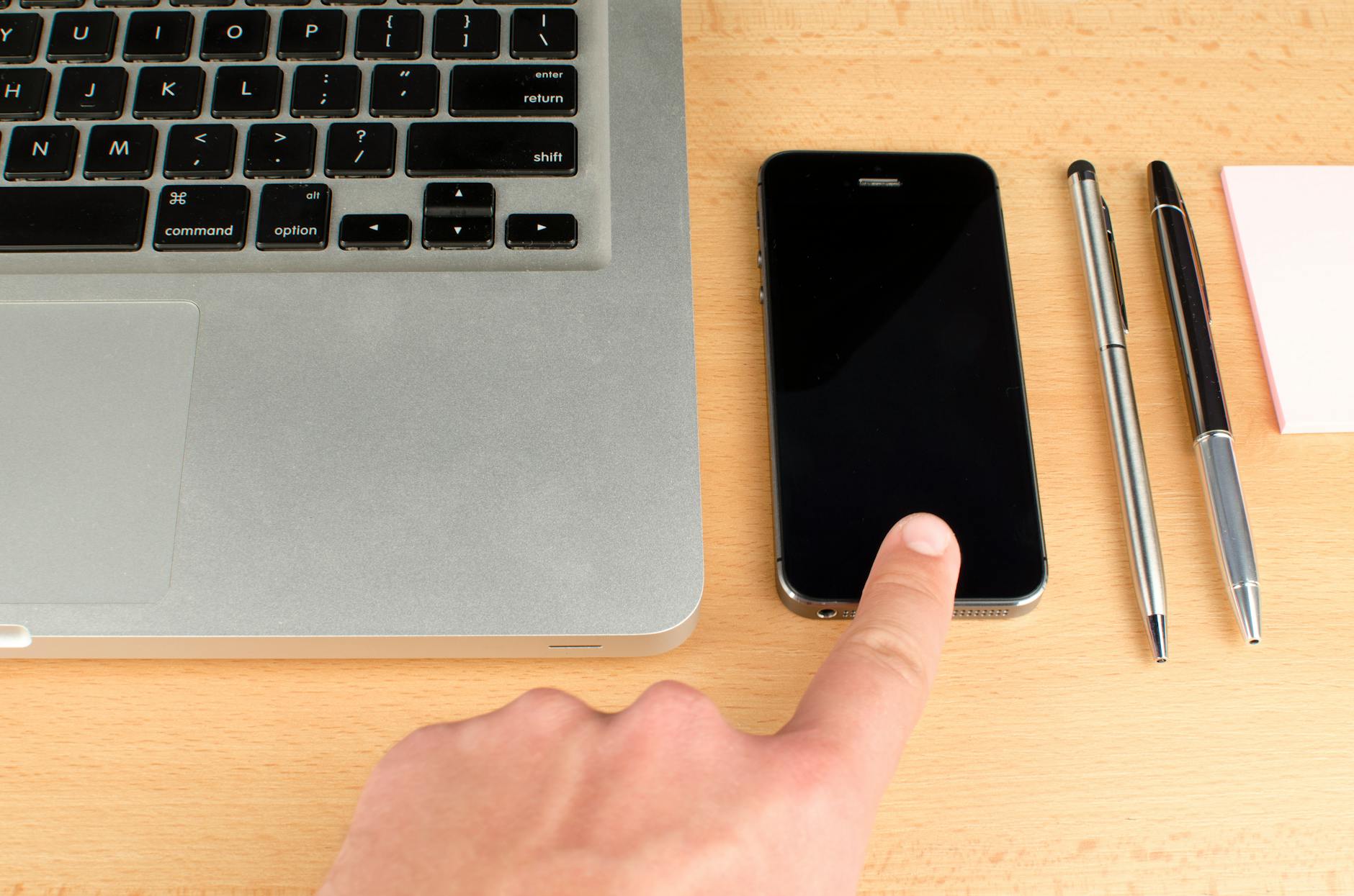 v2rayn Android 下载与安装指南 202604：多端同步与高性能配置实操